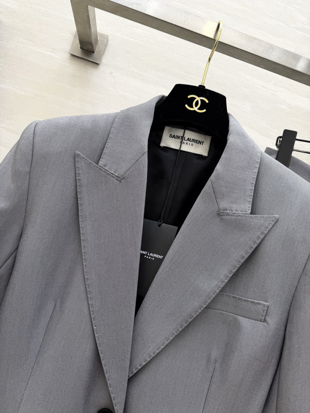 #ysl²⁶大女主灰色西装套装 立体剪裁 挺括版型不挑身材 利落剪裁藏肉显瘦 单排扣设计经典不过时 阔腿