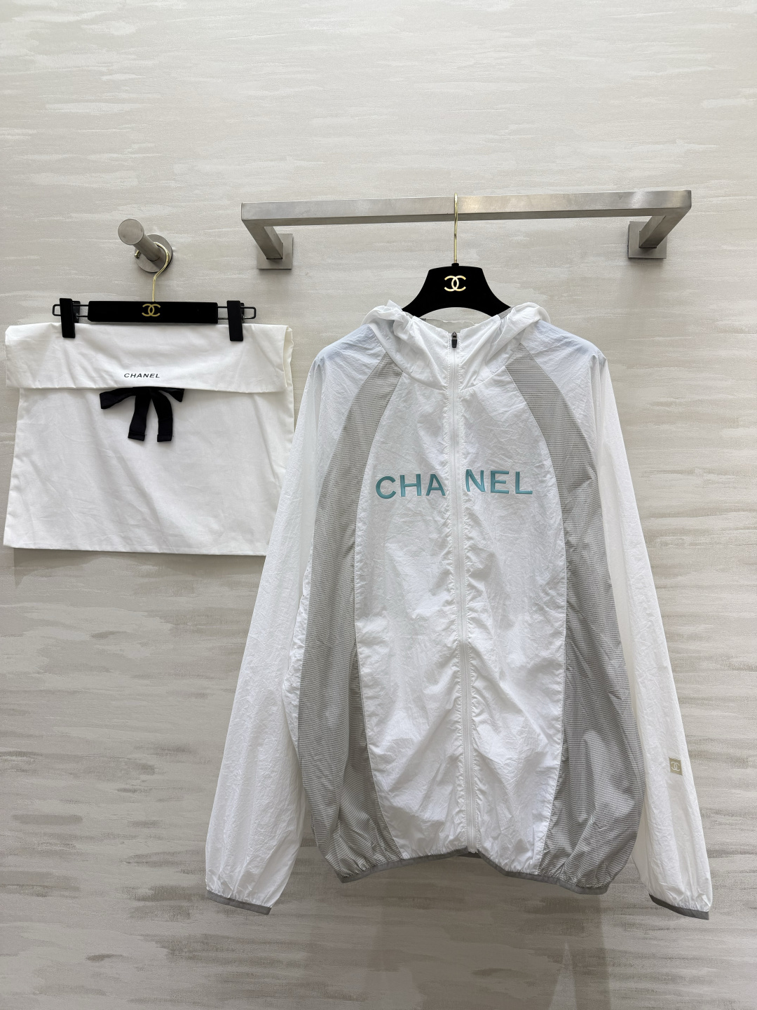 夏季刚需王牌防晒外套来啦❗Chane♡²⁶新款拼色轻薄防晒衣温柔色系，白月光&海盐蓝低调高奢质感，上身显