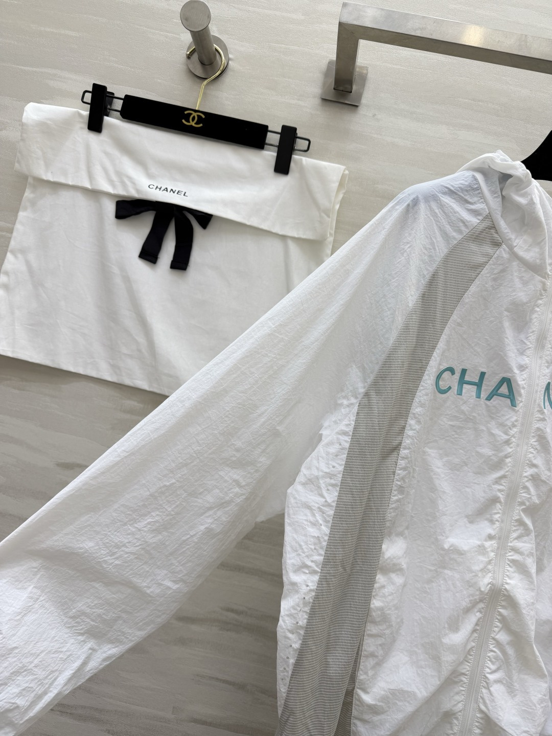 夏季刚需王牌防晒外套来啦❗Chane♡²⁶新款拼色轻薄防晒衣温柔色系，白月光&海盐蓝低调高奢质感，上身显