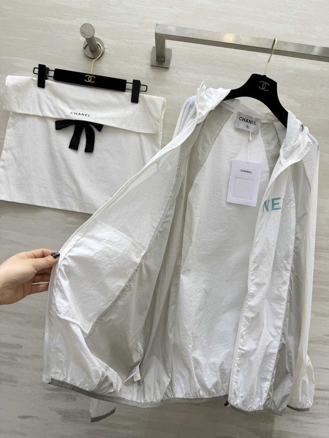 夏季刚需王牌防晒外套来啦❗Chane♡²⁶新款拼色轻薄防晒衣温柔色系，白月光&海盐蓝低调高奢质感，上身显