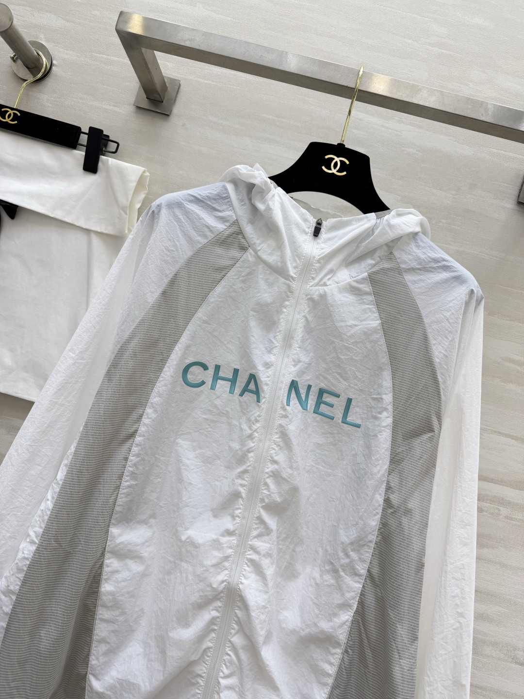 夏季刚需王牌防晒外套来啦❗Chane♡²⁶新款拼色轻薄防晒衣温柔色系，白月光&海盐蓝低调高奢质感，上身显