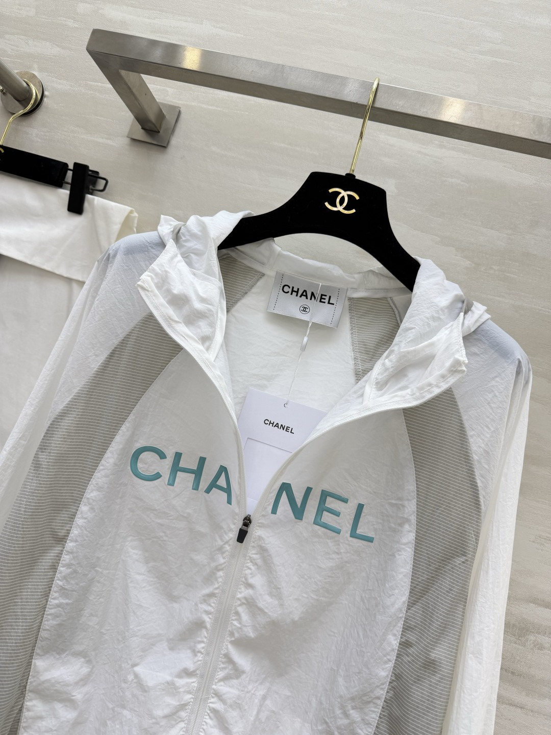 夏季刚需王牌防晒外套来啦❗Chane♡²⁶新款拼色轻薄防晒衣温柔色系，白月光&海盐蓝低调高奢质感，上身显