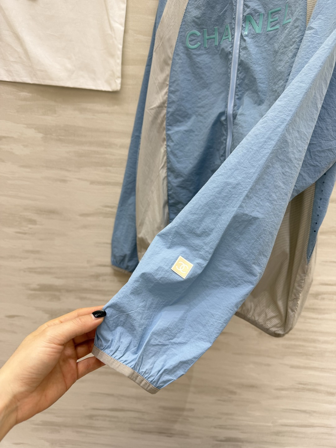 夏季刚需王牌防晒外套来啦❗Chane♡²⁶新款拼色轻薄防晒衣温柔色系，白月光&海盐蓝低调高奢质感，上身显