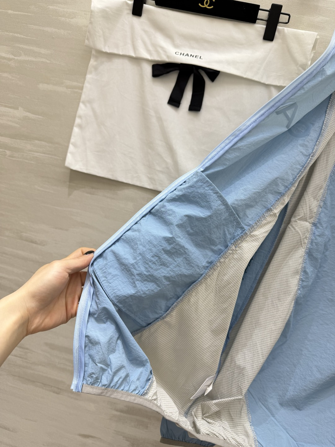 夏季刚需王牌防晒外套来啦❗Chane♡²⁶新款拼色轻薄防晒衣温柔色系，白月光&海盐蓝低调高奢质感，上身显