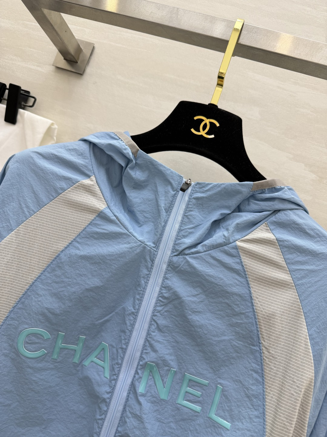 夏季刚需王牌防晒外套来啦❗Chane♡²⁶新款拼色轻薄防晒衣温柔色系，白月光&海盐蓝低调高奢质感，上身显