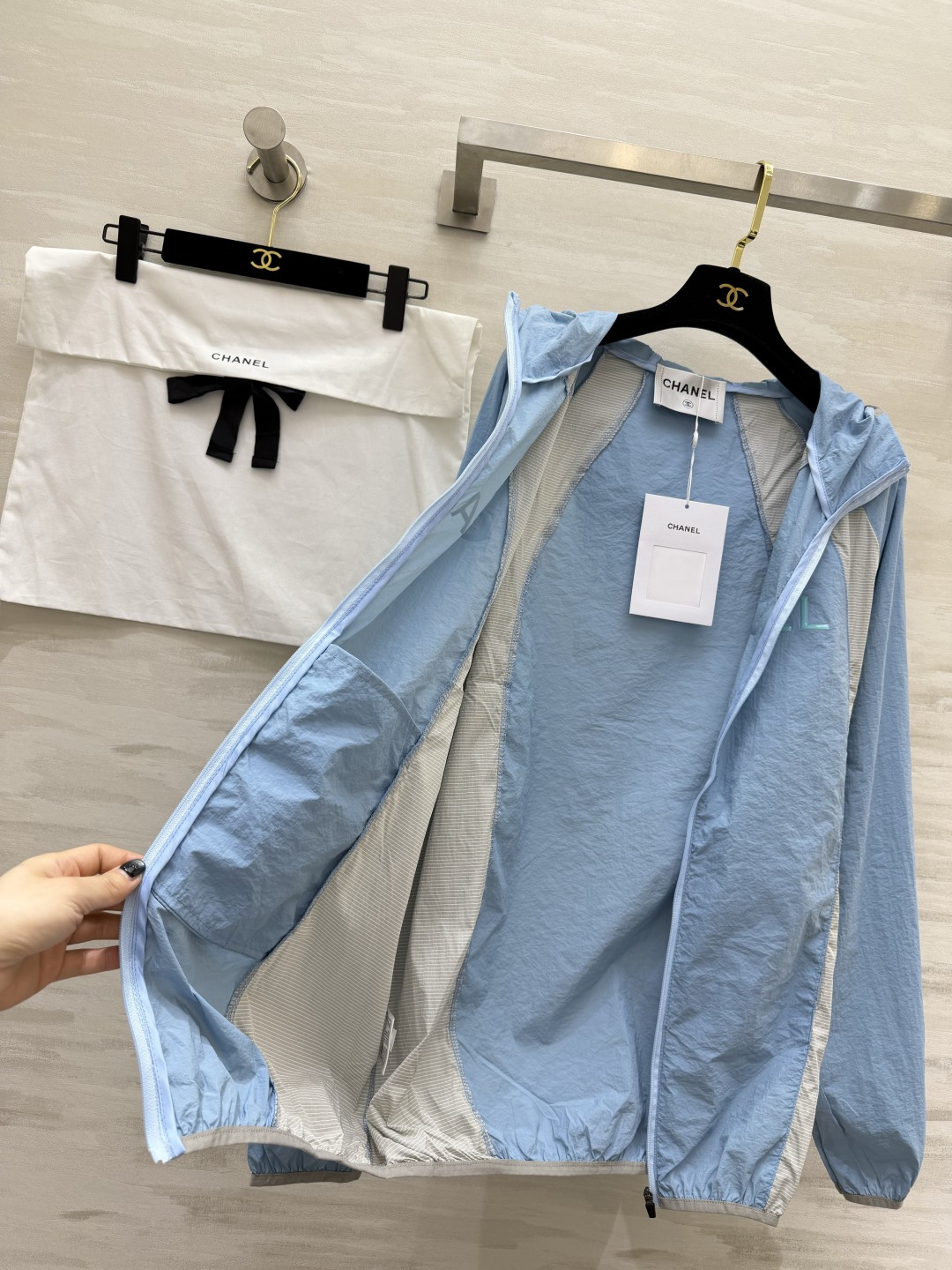 夏季刚需王牌防晒外套来啦❗Chane♡²⁶新款拼色轻薄防晒衣温柔色系，白月光&海盐蓝低调高奢质感，上身显