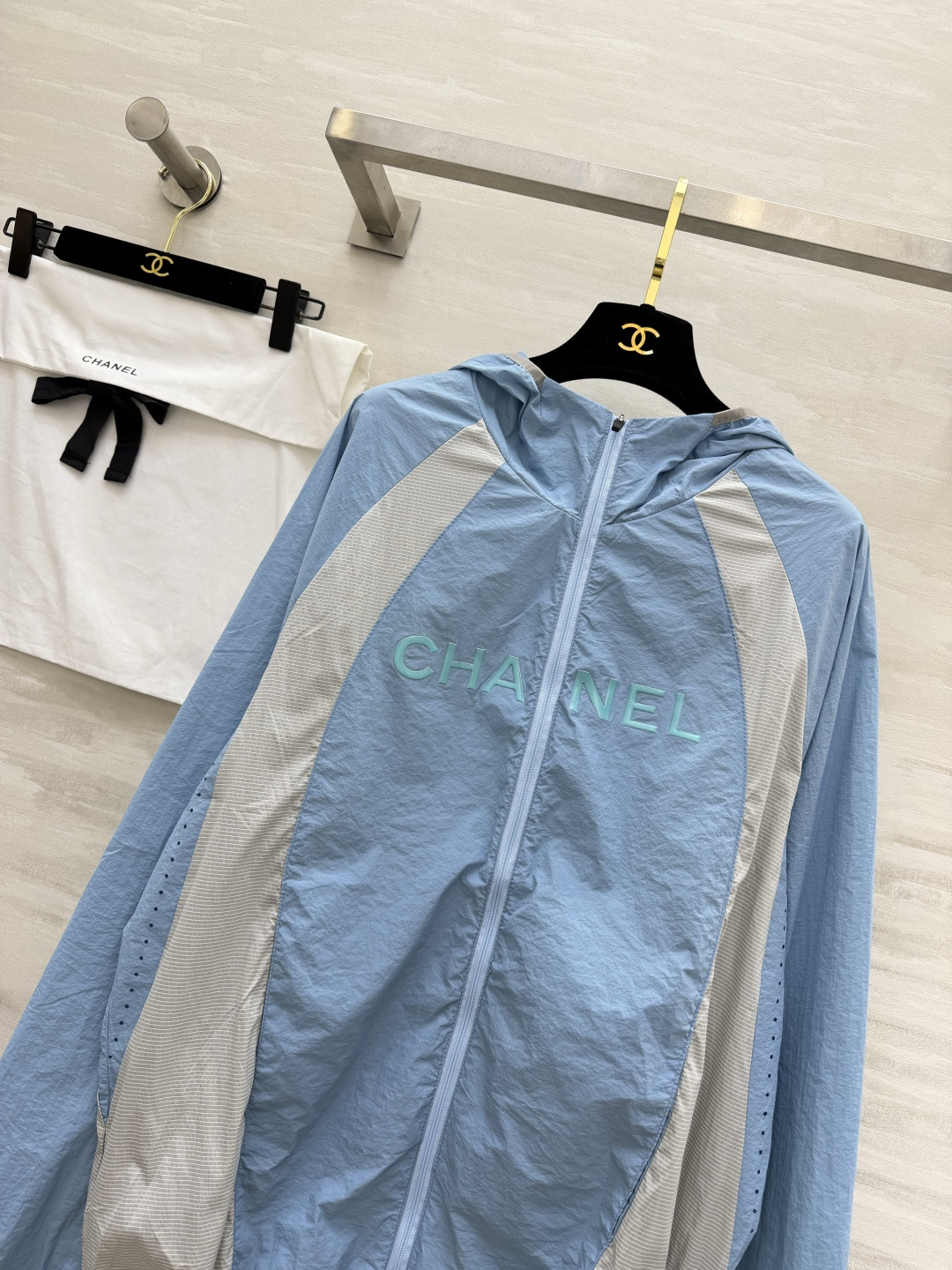 夏季刚需王牌防晒外套来啦❗Chane♡²⁶新款拼色轻薄防晒衣温柔色系，白月光&海盐蓝低调高奢质感，上身显