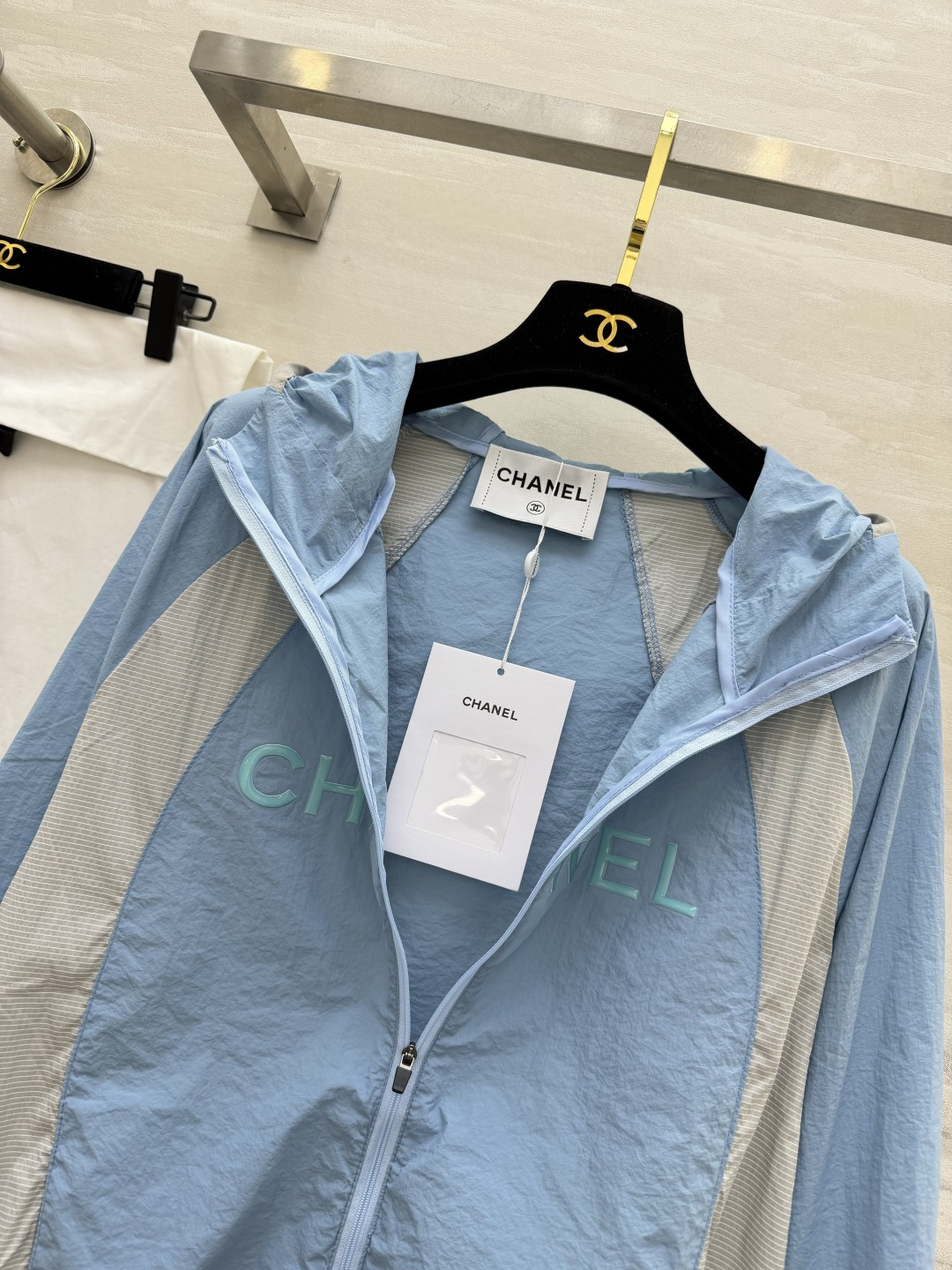 夏季刚需王牌防晒外套来啦❗Chane♡²⁶新款拼色轻薄防晒衣温柔色系，白月光&海盐蓝低调高奢质感，上身显