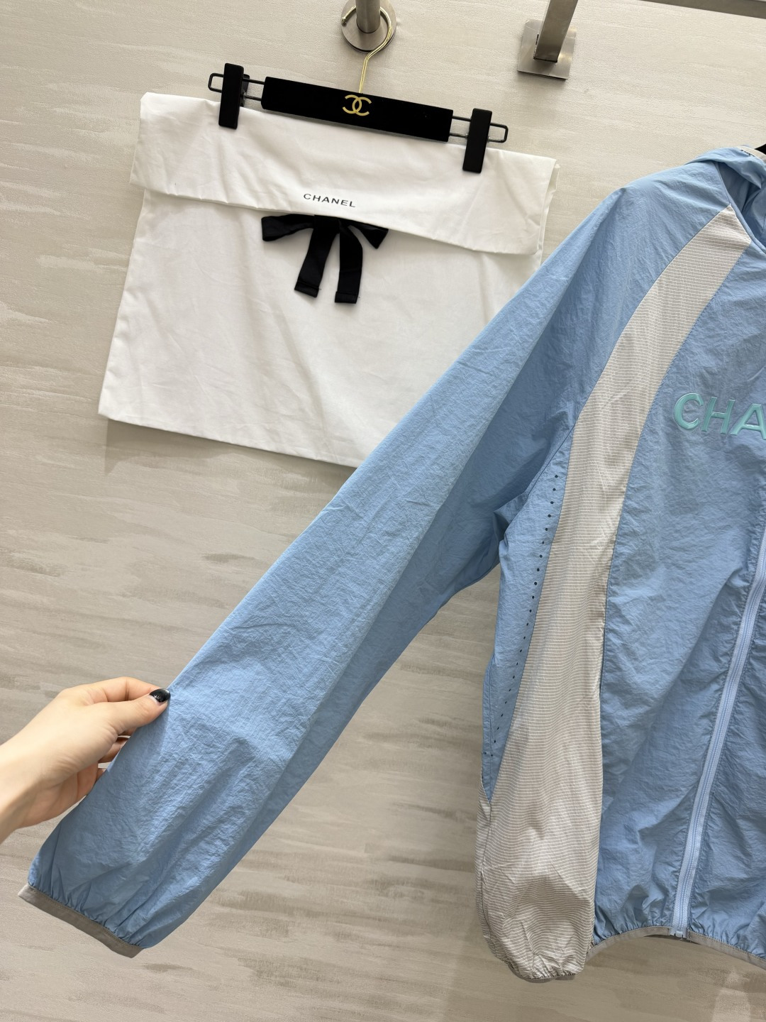 夏季刚需王牌防晒外套来啦❗Chane♡²⁶新款拼色轻薄防晒衣温柔色系，白月光&海盐蓝低调高奢质感，上身显