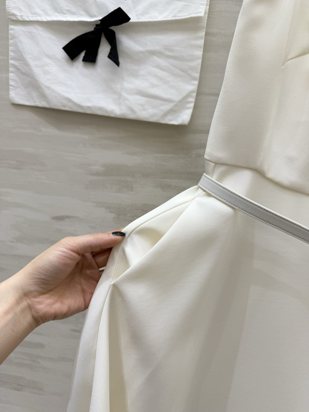 #Dio♡²⁶经典气质收腰吊带连衣裙黑白双色永恒经典，永不过时的高级感简约大方U型领，优雅修饰颈部线条细