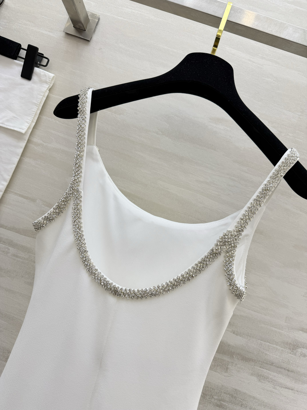 #Dio♡²⁶经典水钻吊带礼服连衣裙黑白双色，解锁两种极致优雅🤍🖤领口肩带满镶精致水钻，细闪高级氛围感拉
