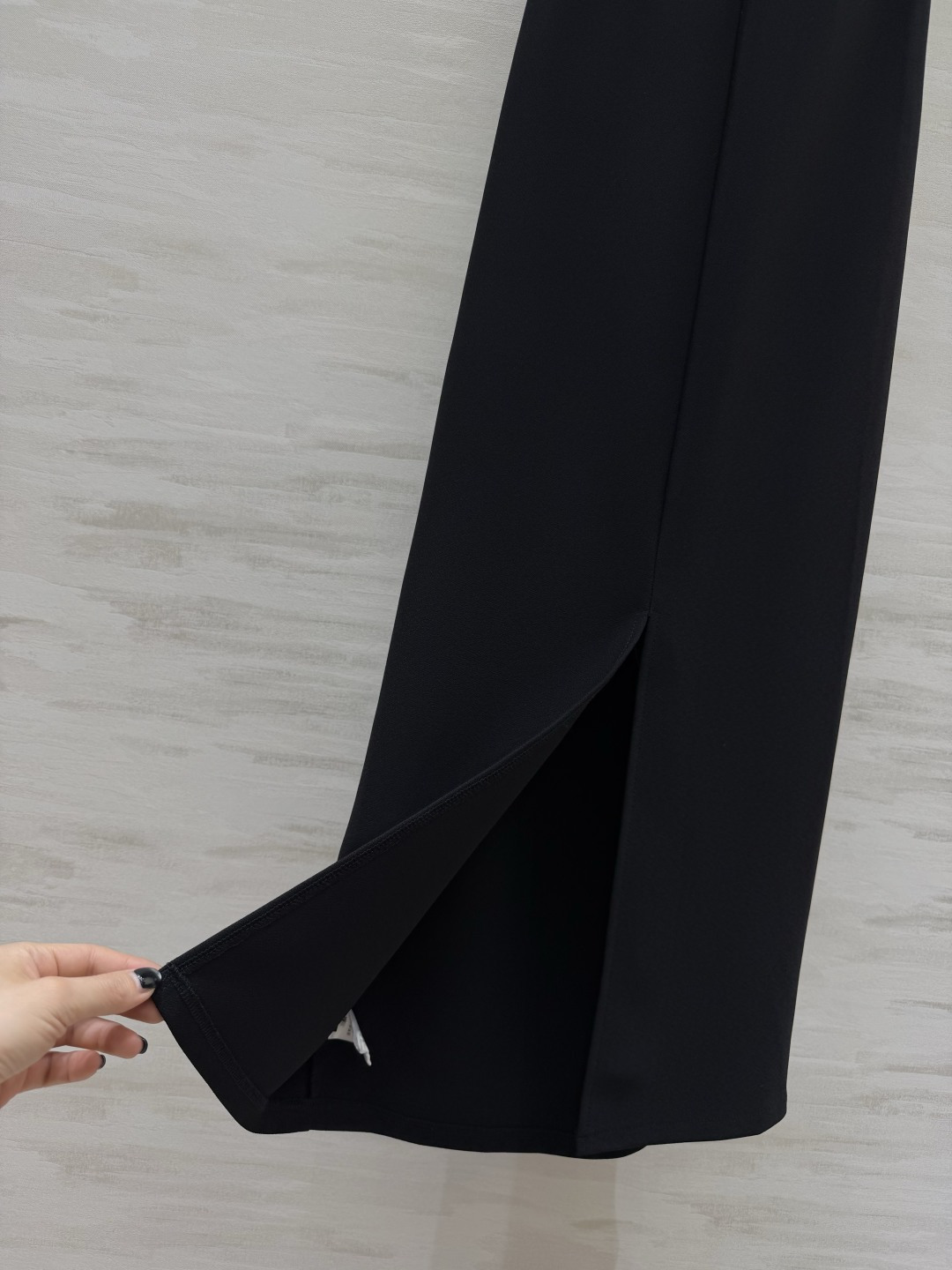 #Dio♡²⁶经典水钻吊带礼服连衣裙黑白双色，解锁两种极致优雅🤍🖤领口肩带满镶精致水钻，细闪高级氛围感拉