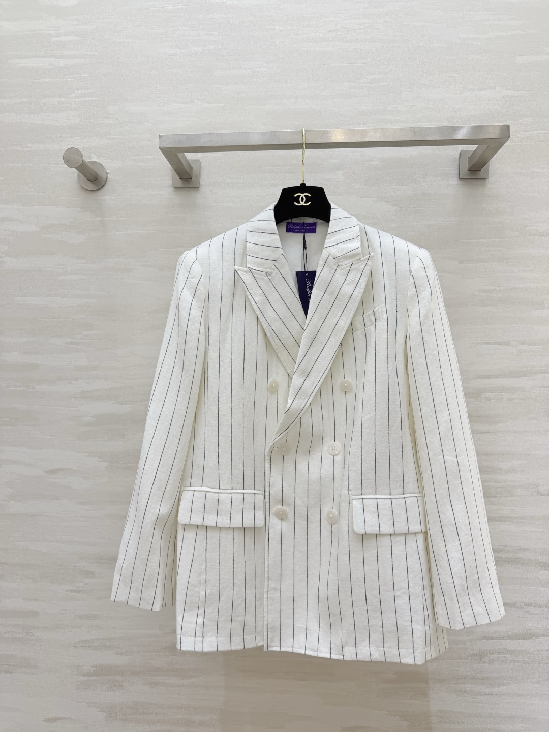 #Ralph Laure♡²⁶紫标系列 白调条纹亚麻西装 清爽利落的双排扣版型 细竖条纹视觉显瘦又拉长比
