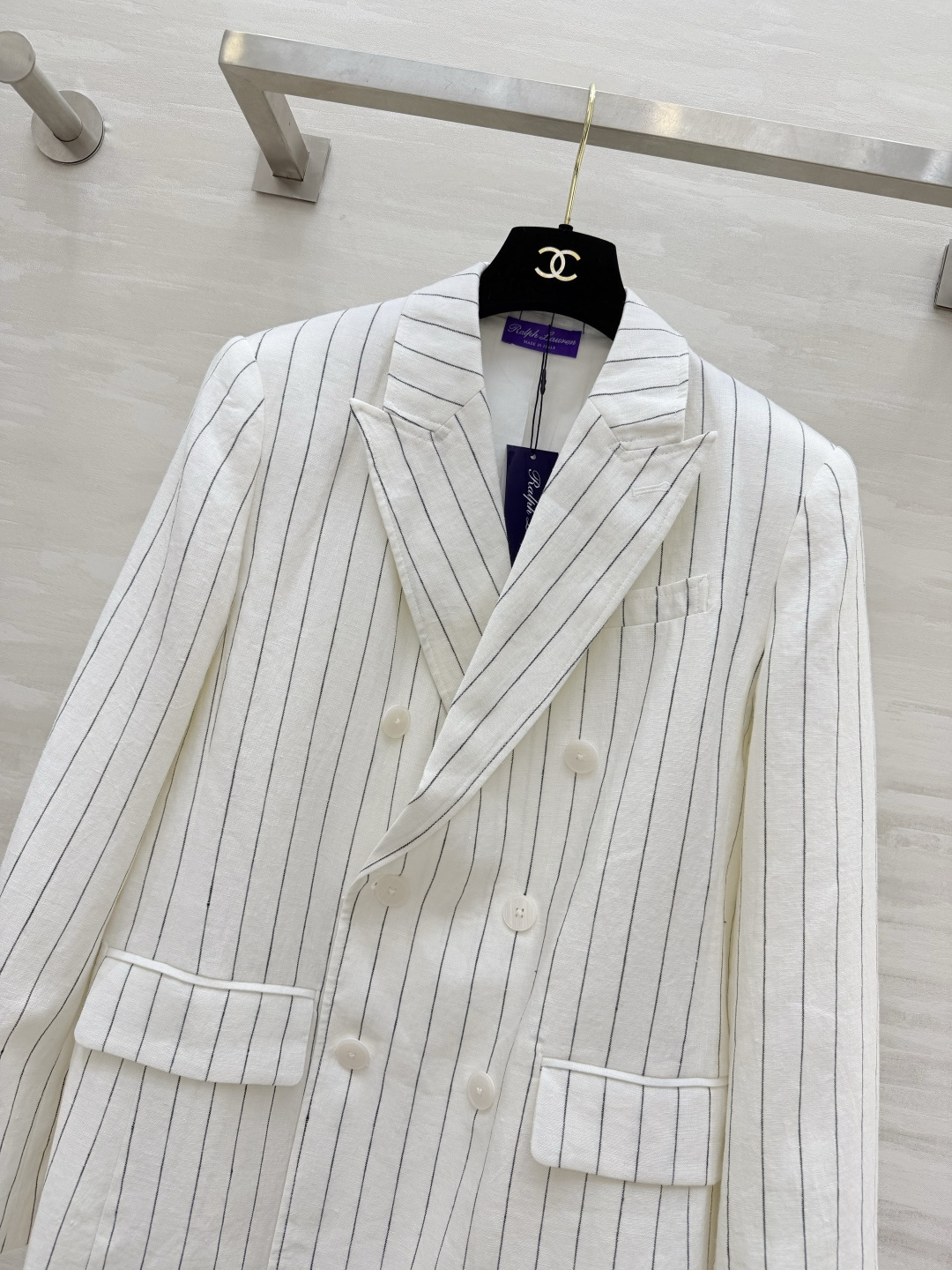 #Ralph Laure♡²⁶紫标系列 白调条纹亚麻西装 清爽利落的双排扣版型 细竖条纹视觉显瘦又拉长比