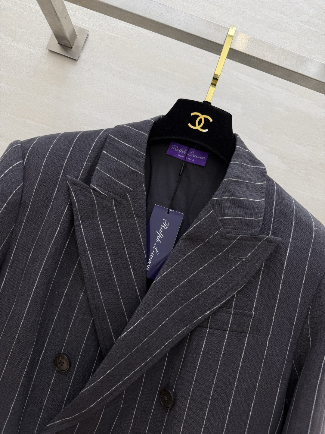 #Ralph Laure♡²⁶紫标系列 白调条纹亚麻西装 清爽利落的双排扣版型 细竖条纹视觉显瘦又拉长比