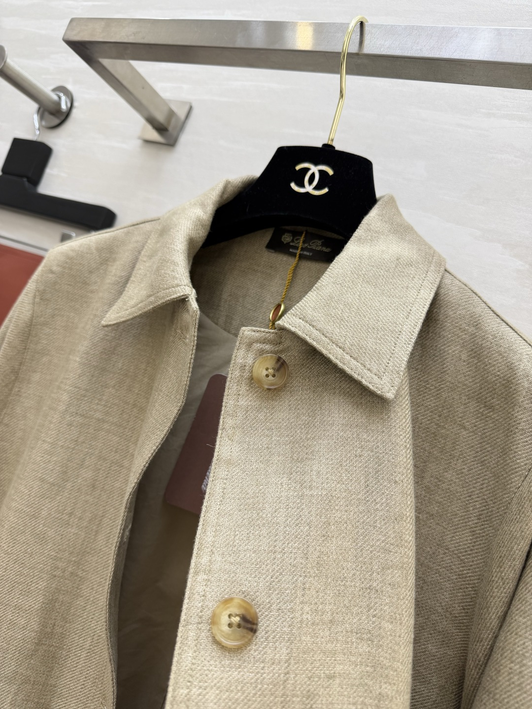 #Loro Pian♡²⁶复古收腰亚麻猎装外套 经典翻领腰带收腰设计 利落剪裁 瞬间掐出优越腰线 优化头