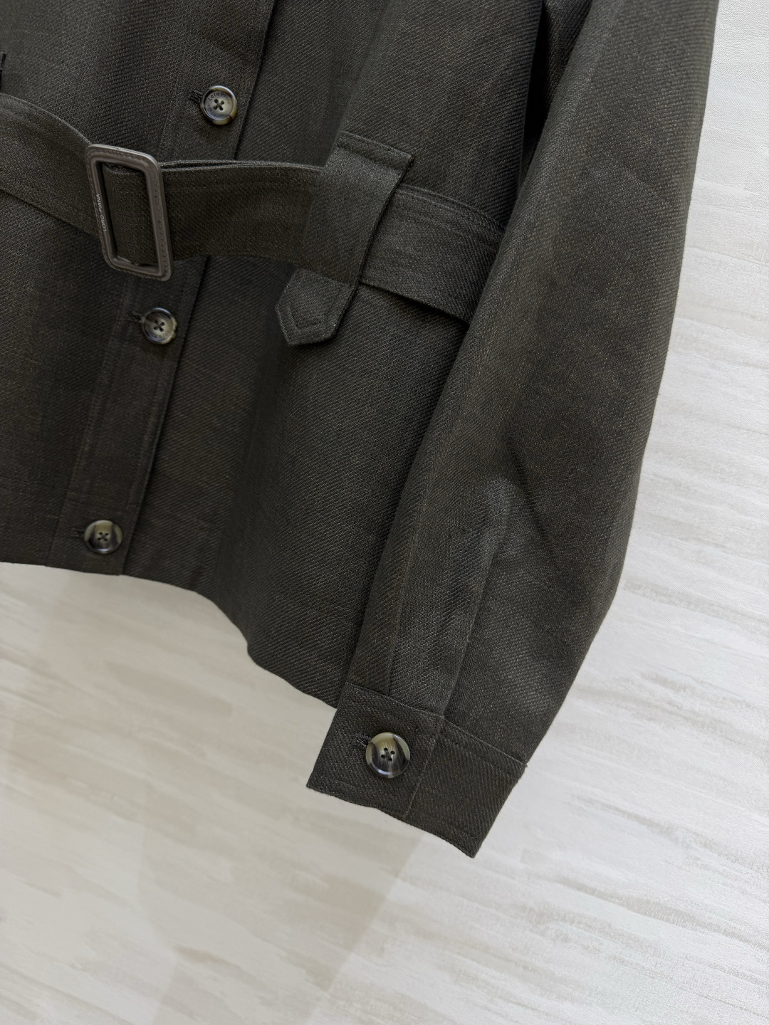 #Loro Pian♡²⁶复古收腰亚麻猎装外套 经典翻领腰带收腰设计 利落剪裁 瞬间掐出优越腰线 优化头