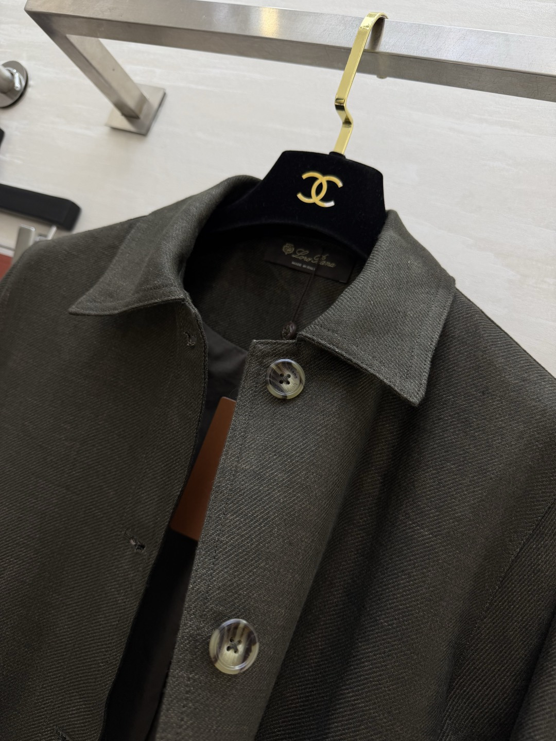 #Loro Pian♡²⁶复古收腰亚麻猎装外套 经典翻领腰带收腰设计 利落剪裁 瞬间掐出优越腰线 优化头