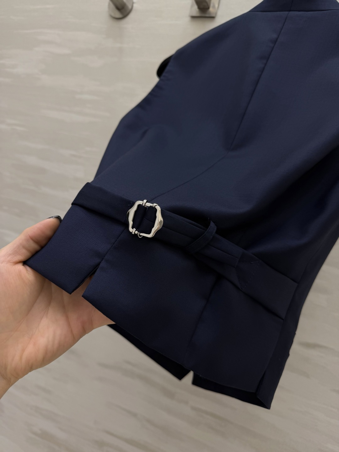 #RalphLaure♡²⁶紫标系列 丝毛马甲外套 深邃藏青色调 自带沉稳高级质感 利落V领拉长颈部线条