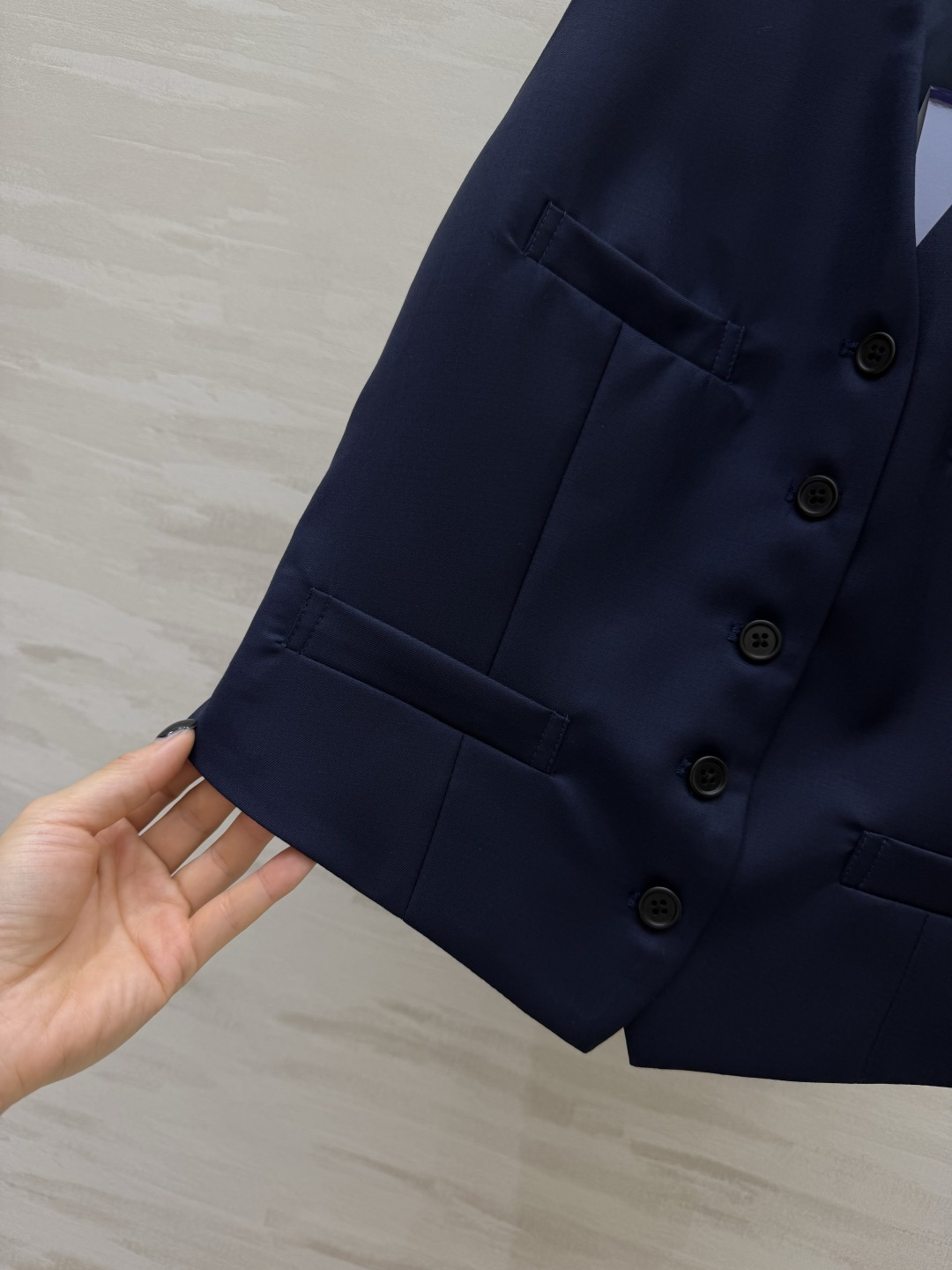 #RalphLaure♡²⁶紫标系列 丝毛马甲外套 深邃藏青色调 自带沉稳高级质感 利落V领拉长颈部线条