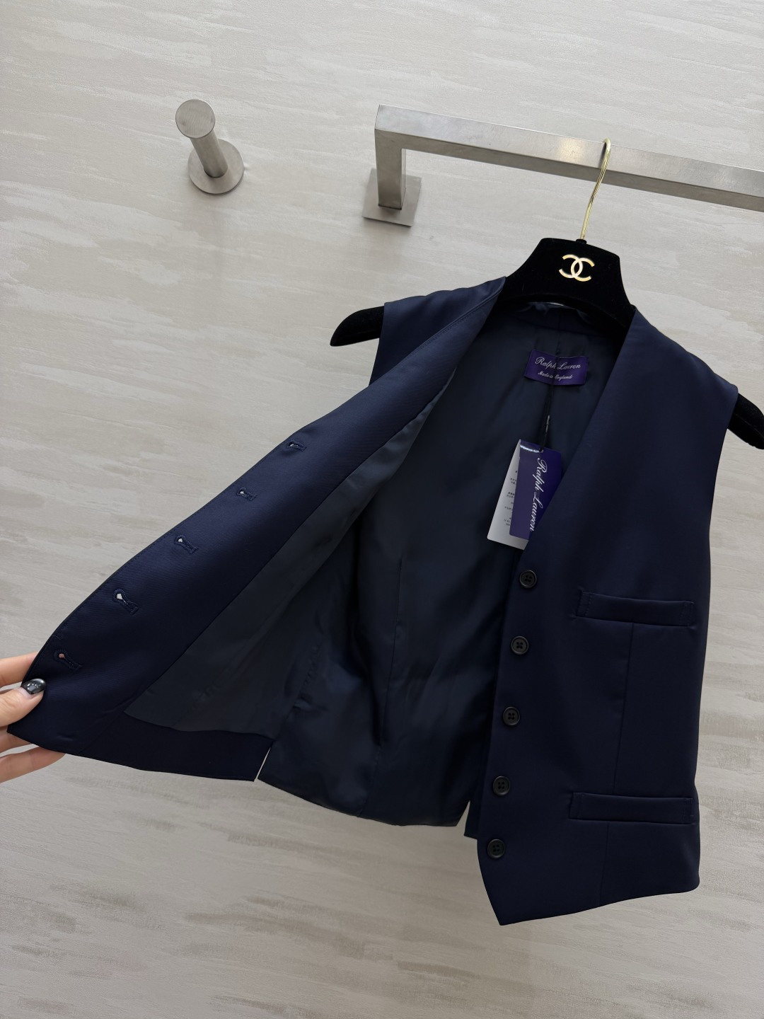 #RalphLaure♡²⁶紫标系列 丝毛马甲外套 深邃藏青色调 自带沉稳高级质感 利落V领拉长颈部线条