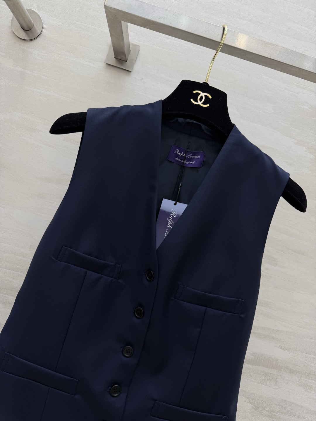#RalphLaure♡²⁶紫标系列 丝毛马甲外套 深邃藏青色调 自带沉稳高级质感 利落V领拉长颈部线条