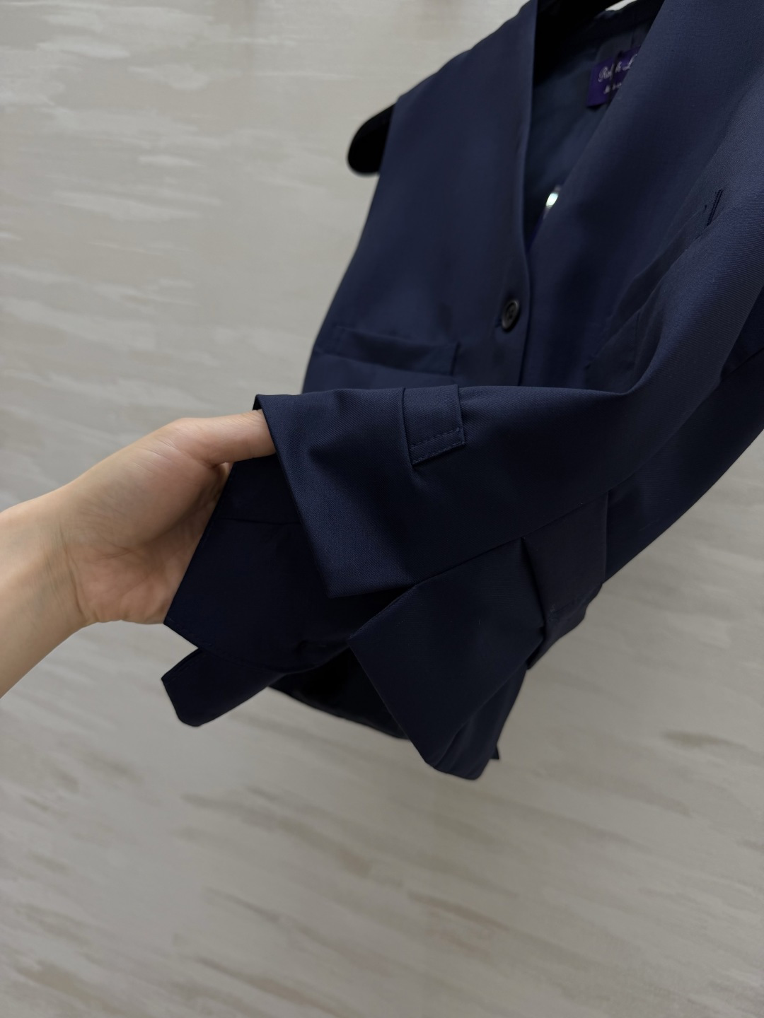 #RalphLaure♡²⁶紫标系列 丝毛马甲外套 深邃藏青色调 自带沉稳高级质感 利落V领拉长颈部线条