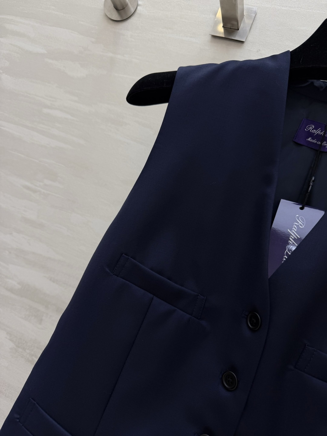 #RalphLaure♡²⁶紫标系列 丝毛马甲外套 深邃藏青色调 自带沉稳高级质感 利落V领拉长颈部线条