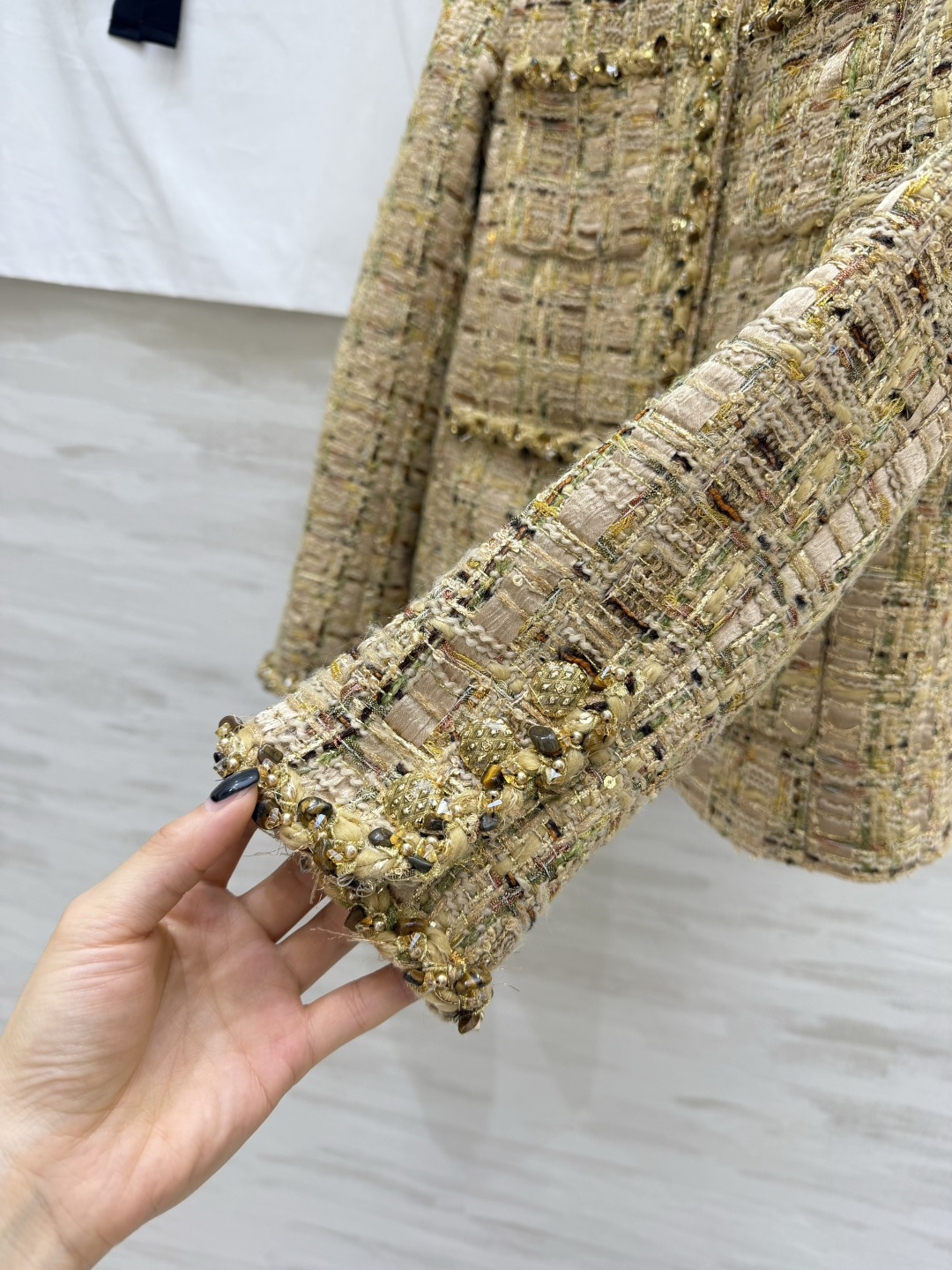 #Chane♡²⁶✨鎏金系列外套 永恒经典优雅 高级定制金棕调粗花呢 肌理感满满的编织面料 金丝亮线交织