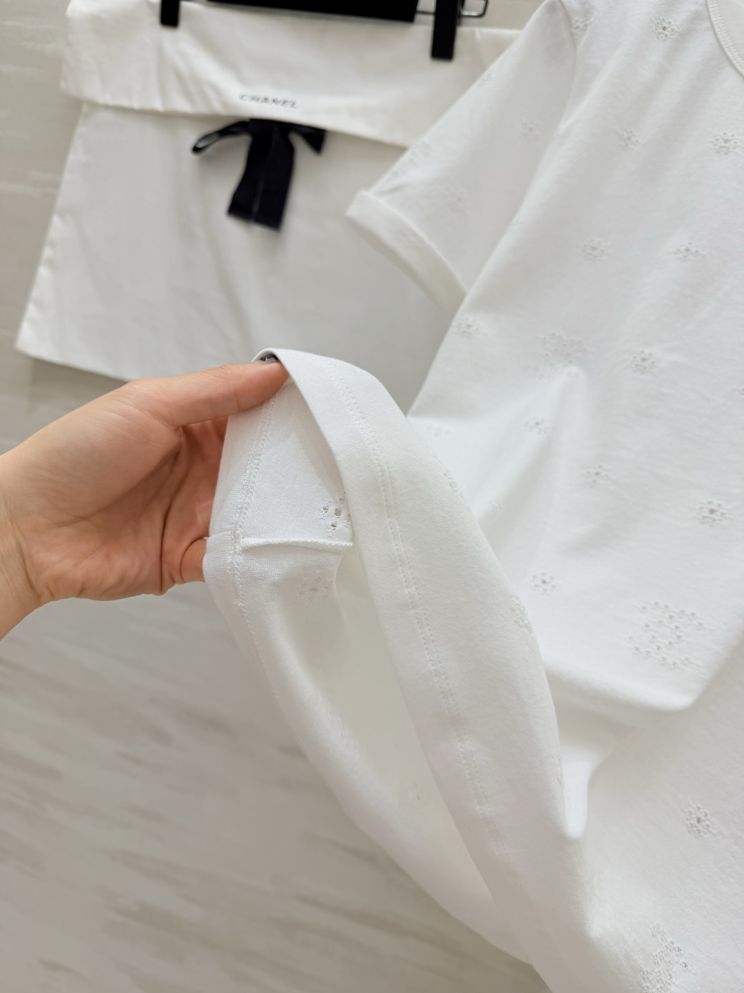 #Chane♡²⁶P 双C镂空圆领短袖 原版开发 高品质定制 现货首发size：36/38/40（）