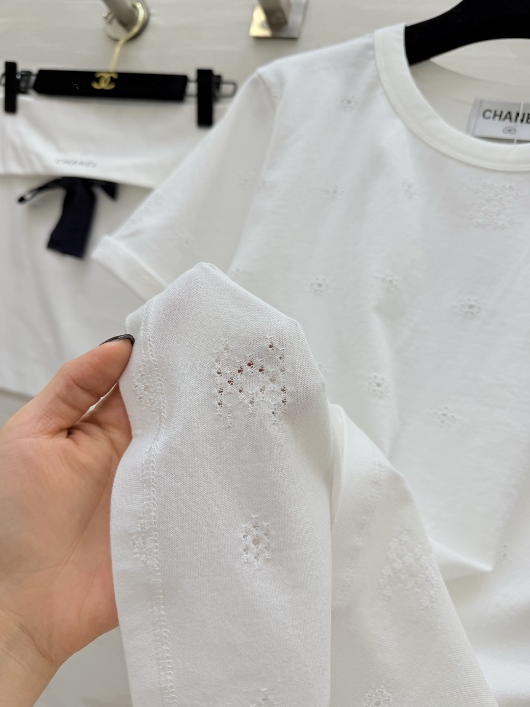 #Chane♡²⁶P 双C镂空圆领短袖 原版开发 高品质定制 现货首发size：36/38/40（）