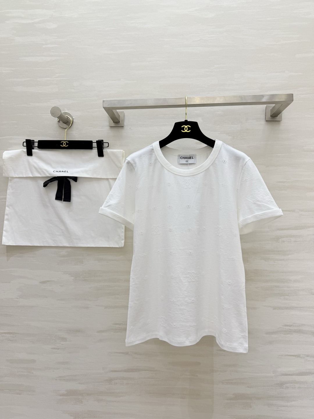 #Chane♡²⁶P 双C镂空圆领短袖 原版开发 高品质定制 现货首发size：36/38/40（）