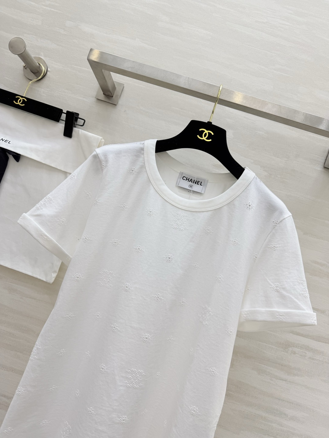 #Chane♡²⁶P 双C镂空圆领短袖 原版开发 高品质定制 现货首发size：36/38/40（）