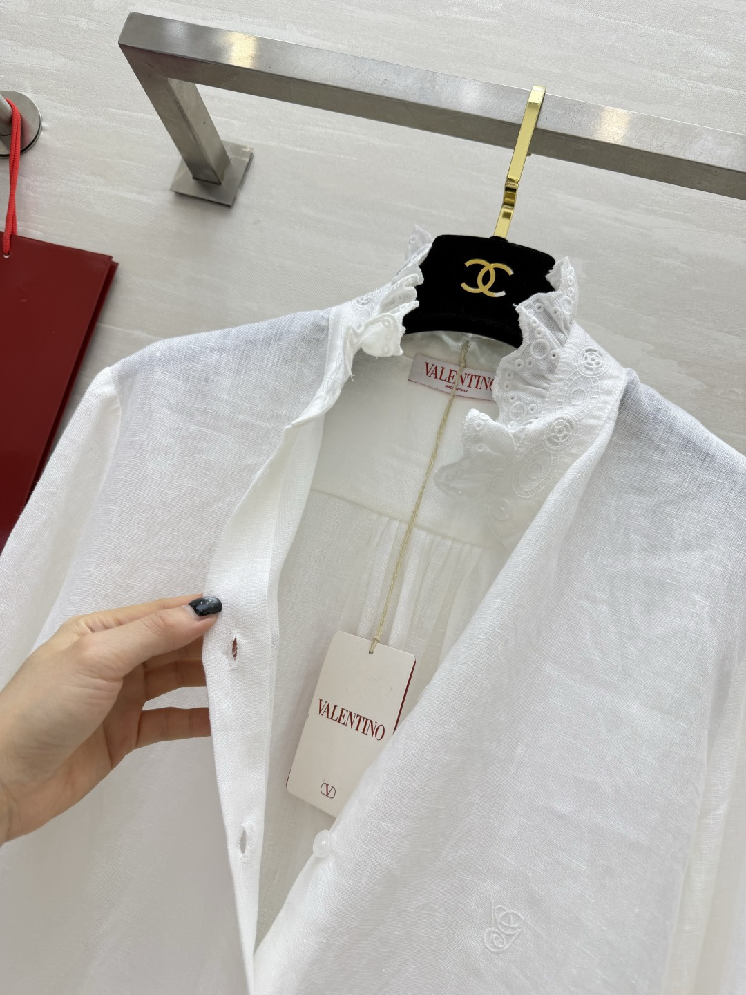 #Valentin♡²⁶花边领亚麻白衬衣 自带清冷高级感的精致款 温柔木耳边立领 镂空蕾丝刺绣 袖口同纹