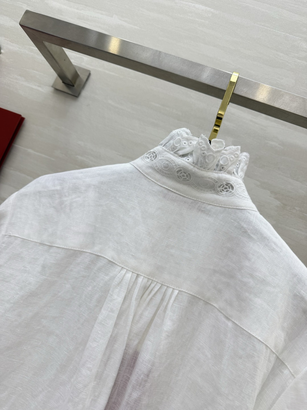 #Valentin♡²⁶花边领亚麻白衬衣 自带清冷高级感的精致款 温柔木耳边立领 镂空蕾丝刺绣 袖口同纹