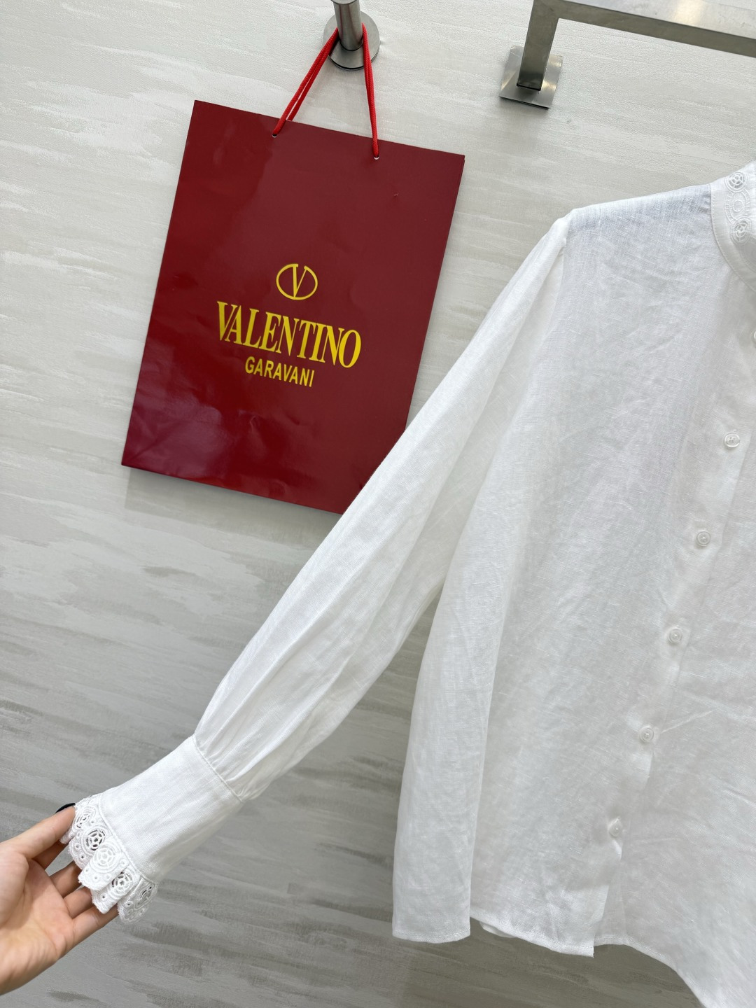 #Valentin♡²⁶花边领亚麻白衬衣 自带清冷高级感的精致款 温柔木耳边立领 镂空蕾丝刺绣 袖口同纹