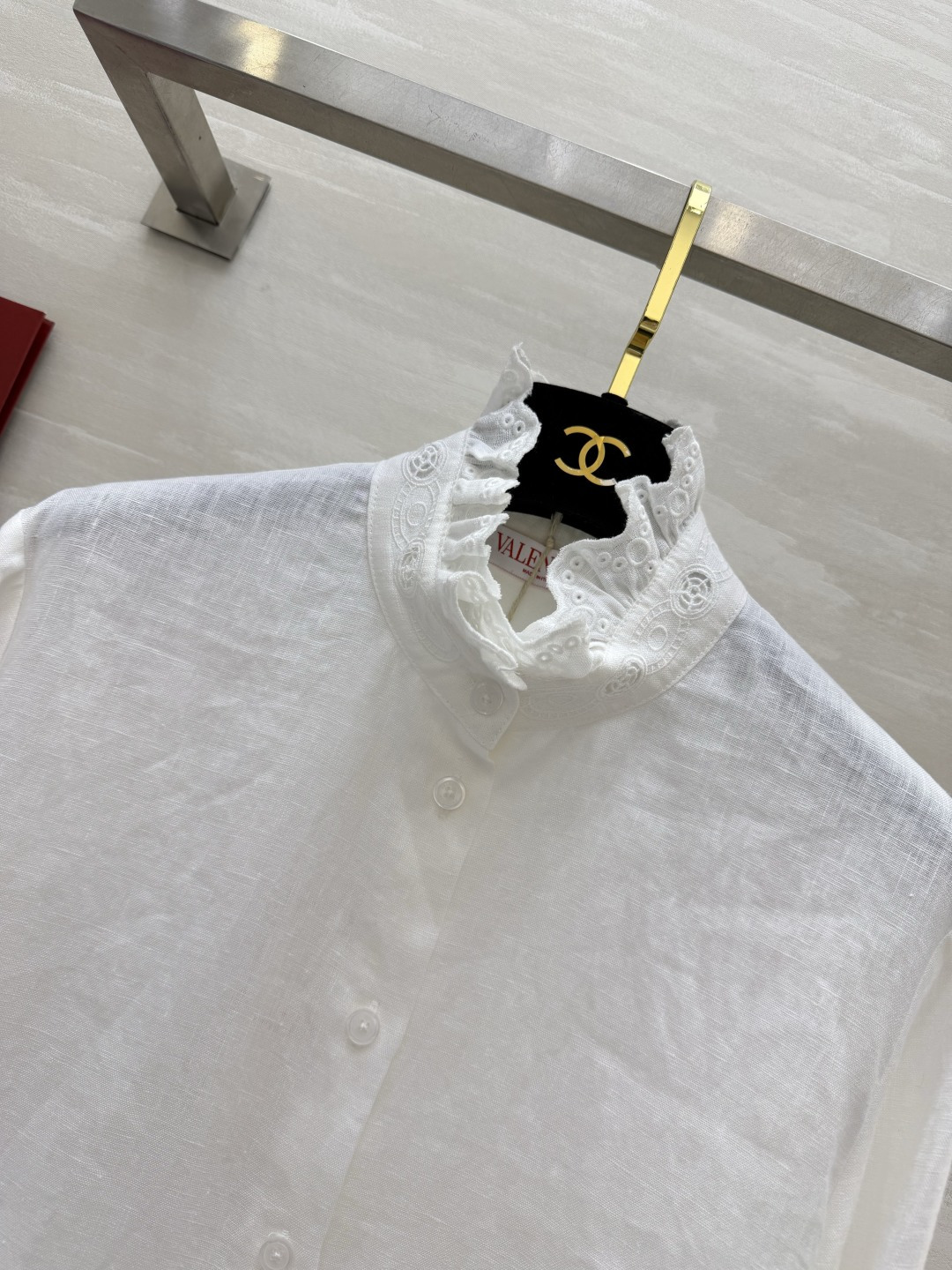 #Valentin♡²⁶花边领亚麻白衬衣 自带清冷高级感的精致款 温柔木耳边立领 镂空蕾丝刺绣 袖口同纹