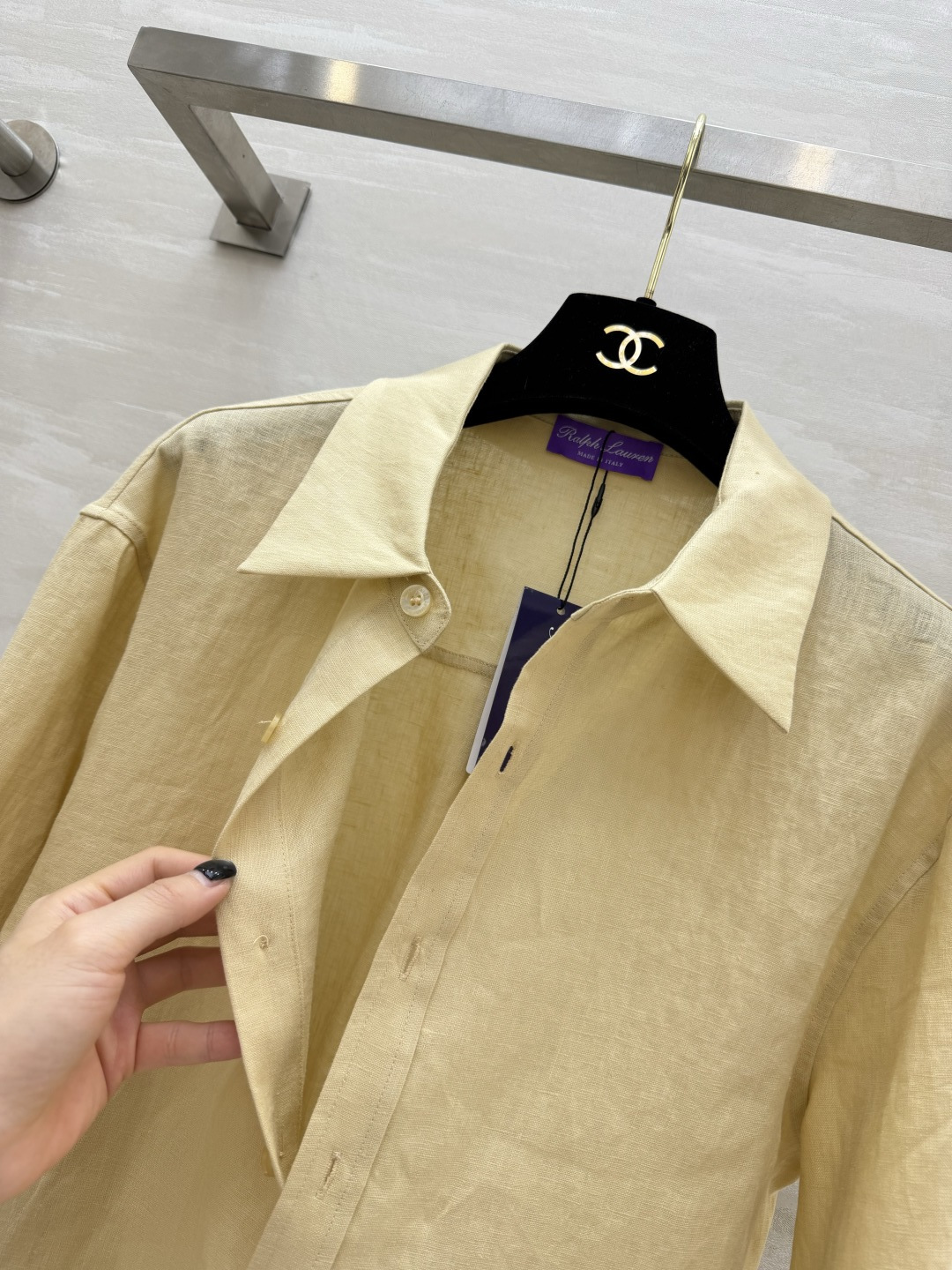 Ralph Laure🌼温柔浅奶黄亚麻衬衣 把慵懒氛围感穿在身上 干净柔和的奶油浅黄色 温柔又显气色经典