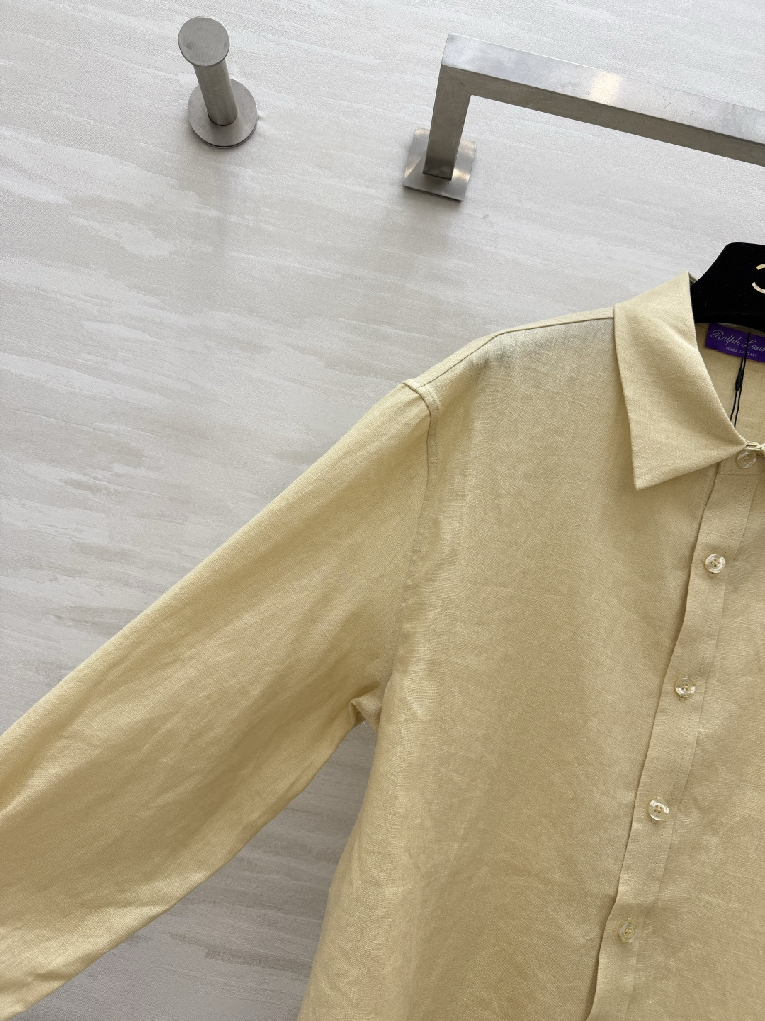 Ralph Laure🌼温柔浅奶黄亚麻衬衣 把慵懒氛围感穿在身上 干净柔和的奶油浅黄色 温柔又显气色经典