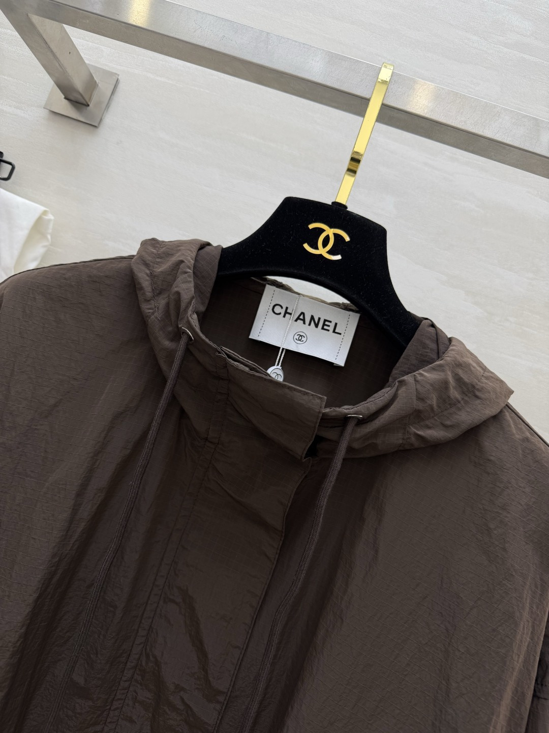 #Chane♡²⁶连帽冲锋衣外套✨ 灰调清冷高级｜咖色复古气质 两色都巨显格调 日常闭眼拿捏 轻薄透气的