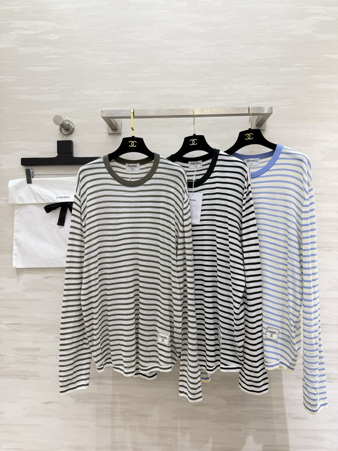 #Chane♡²⁶经典条纹长袖T恤 三色合集上线 万年百搭的海魂条纹设计 软糯透气轻薄亚麻面料 上身自带