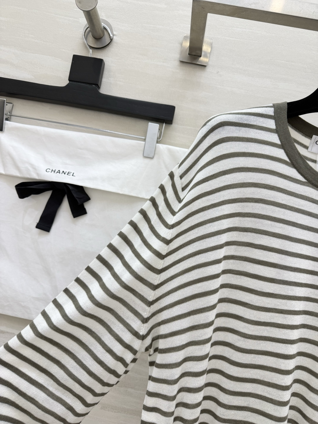 #Chane♡²⁶经典条纹长袖T恤 三色合集上线 万年百搭的海魂条纹设计 软糯透气轻薄亚麻面料 上身自带