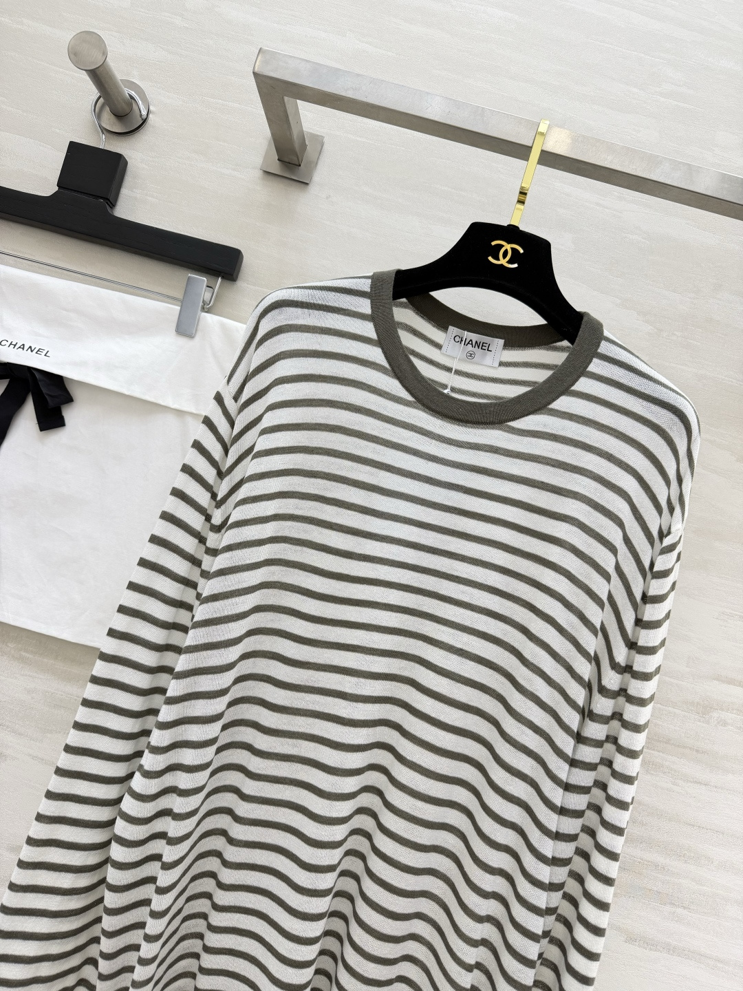 #Chane♡²⁶经典条纹长袖T恤 三色合集上线 万年百搭的海魂条纹设计 软糯透气轻薄亚麻面料 上身自带