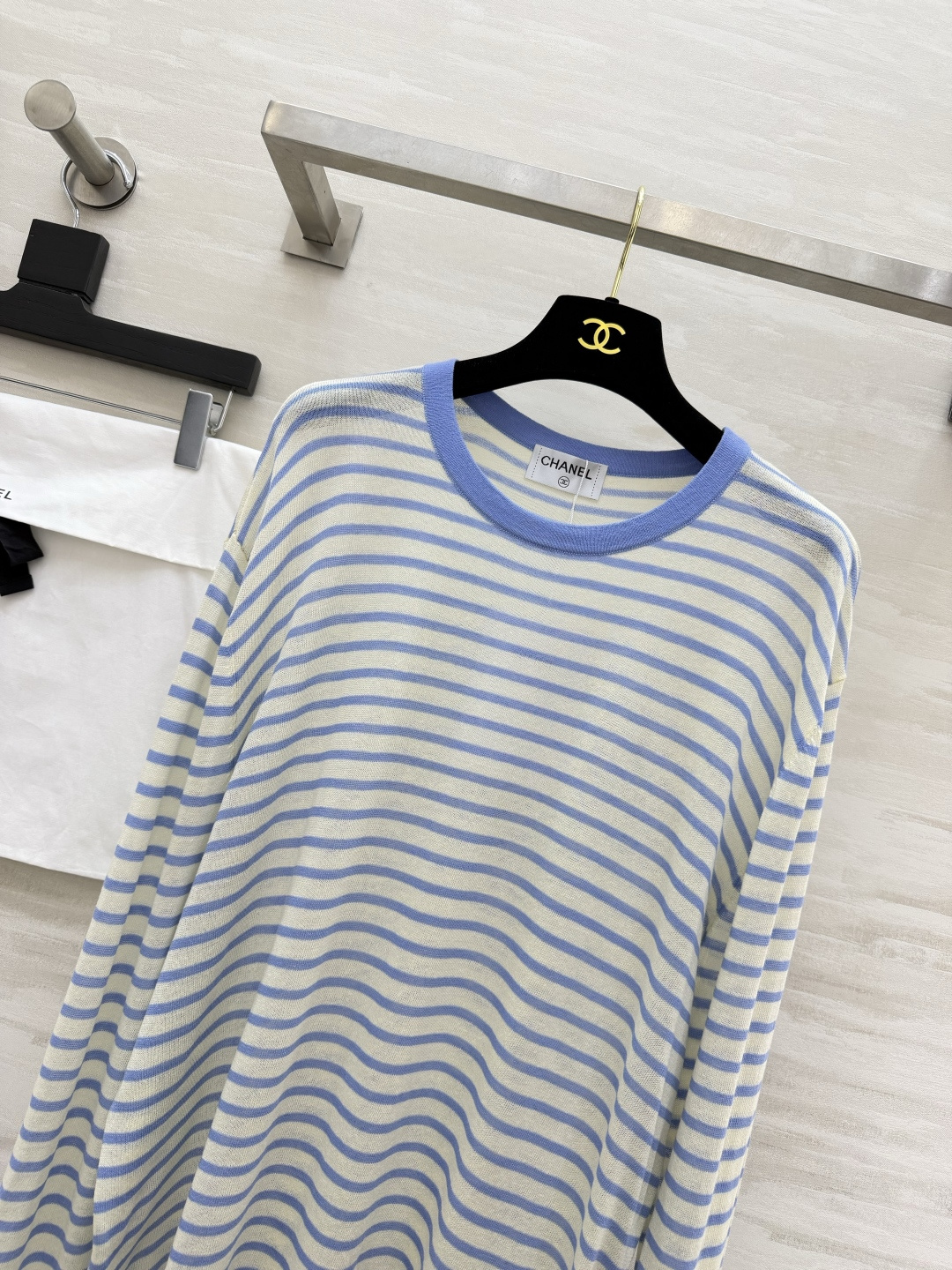 #Chane♡²⁶经典条纹长袖T恤 三色合集上线 万年百搭的海魂条纹设计 软糯透气轻薄亚麻面料 上身自带