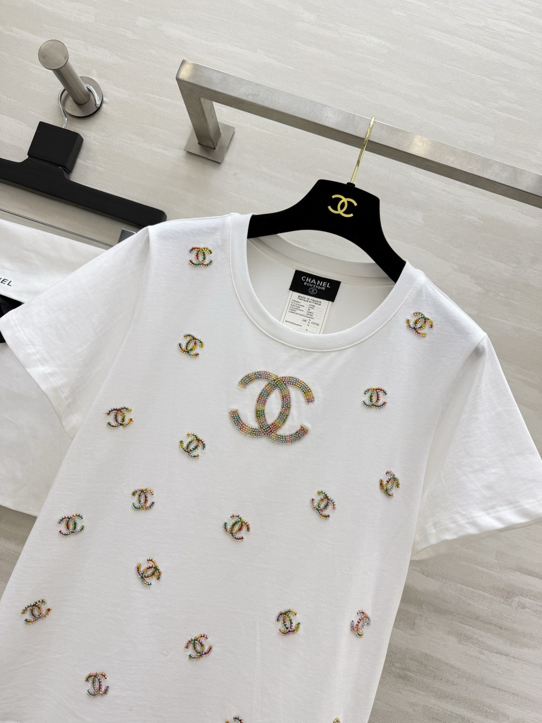 #Chane♡²⁶限定满钻双CT恤 一眼沦陷的高级精致感💎通体彩色手工钉钻logo点缀 闪闪闪的低调奢华