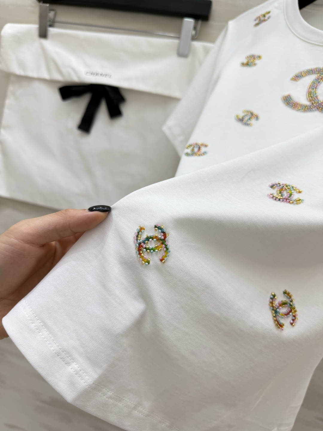 #Chane♡²⁶限定满钻双CT恤 一眼沦陷的高级精致感💎通体彩色手工钉钻logo点缀 闪闪闪的低调奢华