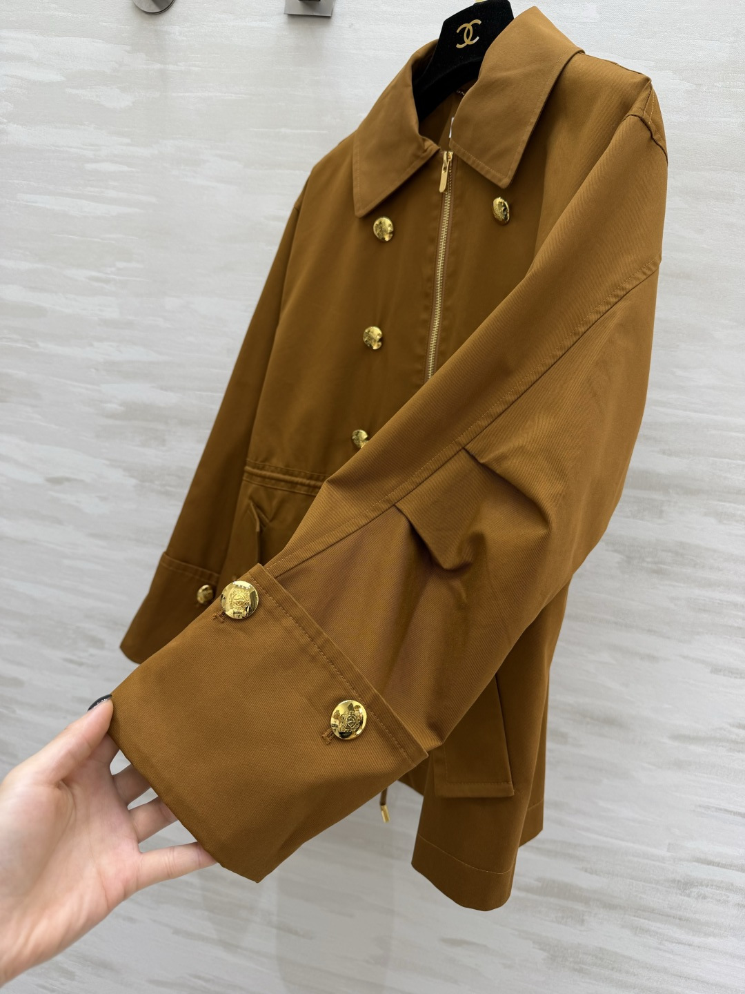 #zimmerman♡²⁶经典翻领外套 高级沉稳棕底色 收腰抽绳 随性调节松紧 穿出利落松弛感 细节满满