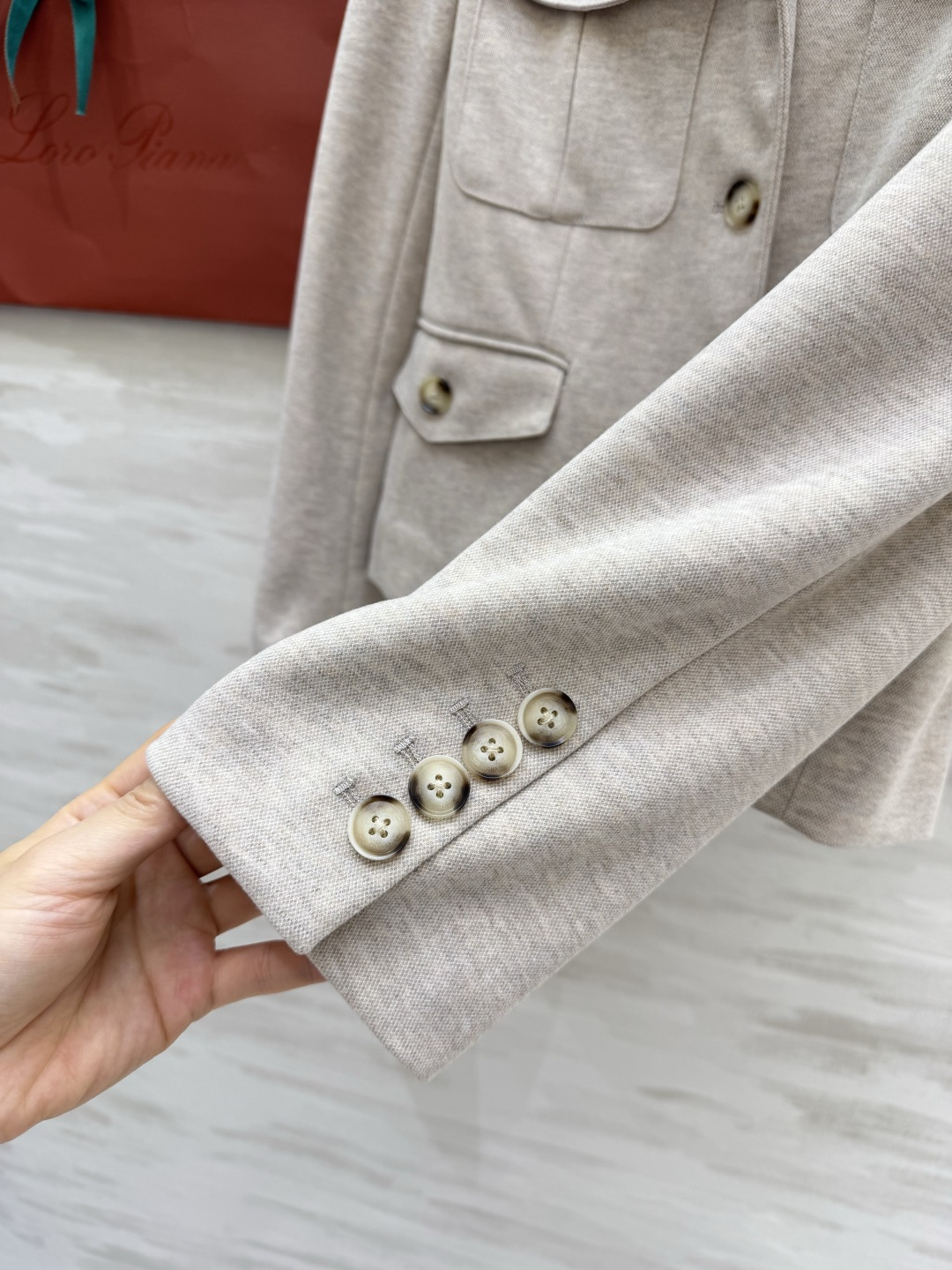 Loro Pian♡²⁶老钱风西装外套 一眼沦陷的温柔气质款！温柔燕麦米灰+沉稳深炭灰 低调显贵 不挑肤
