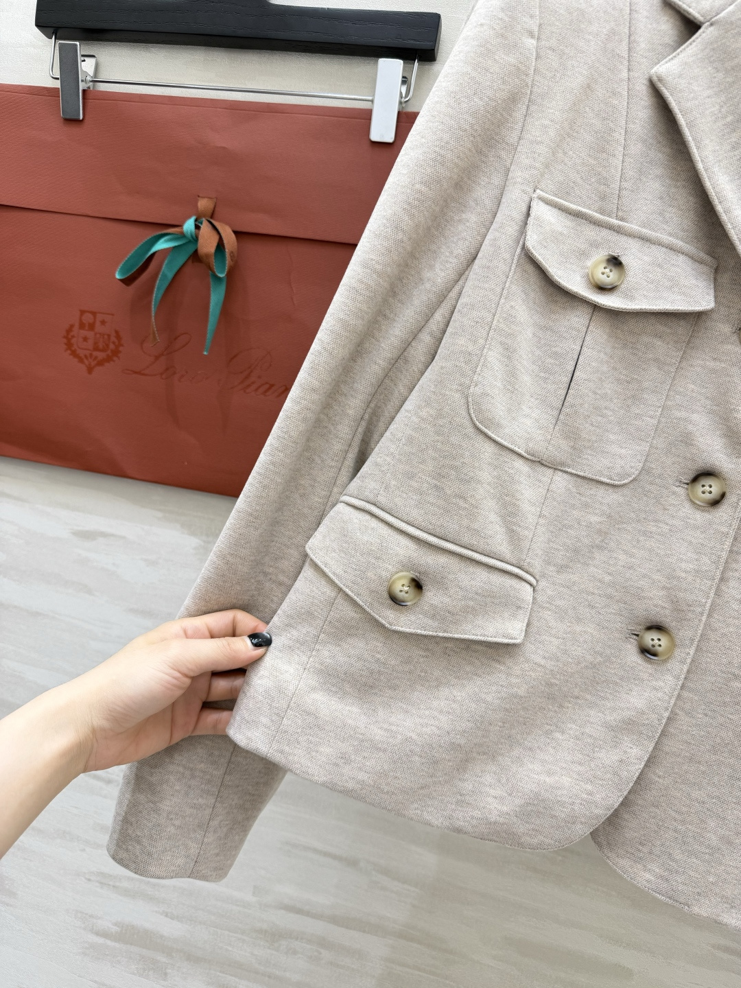 Loro Pian♡²⁶老钱风西装外套 一眼沦陷的温柔气质款！温柔燕麦米灰+沉稳深炭灰 低调显贵 不挑肤