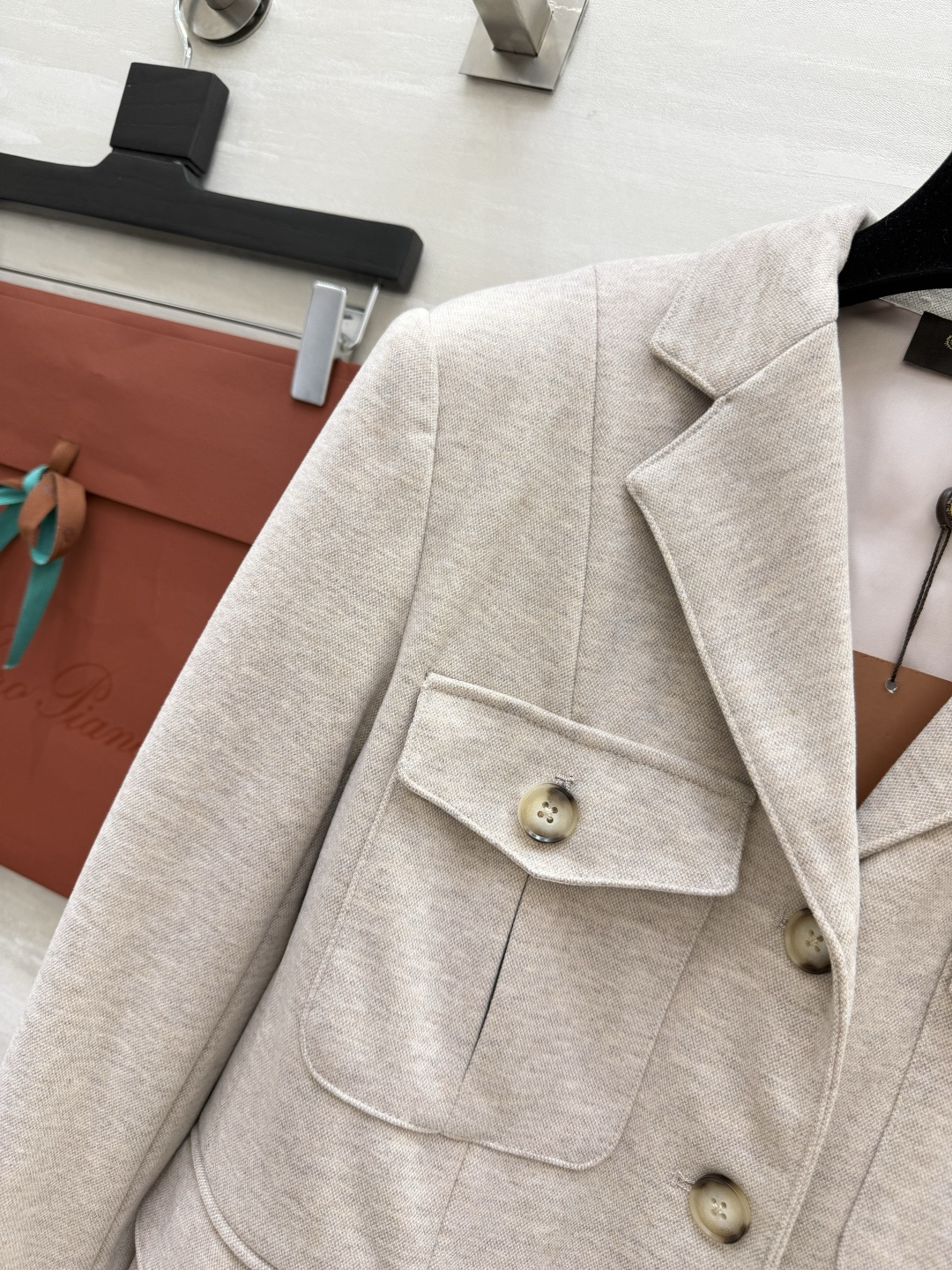 Loro Pian♡²⁶老钱风西装外套 一眼沦陷的温柔气质款！温柔燕麦米灰+沉稳深炭灰 低调显贵 不挑肤